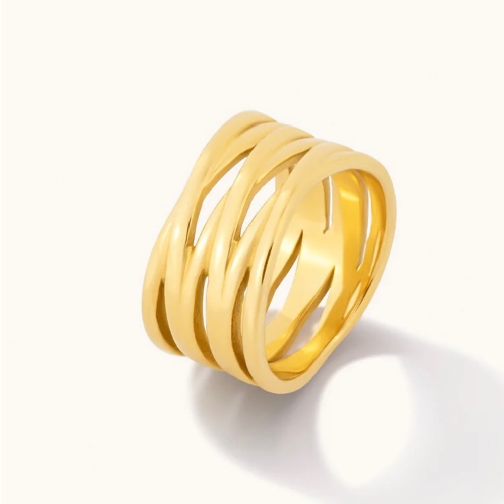 Triple twist ring